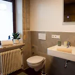 Appartamento Familienfreundliche 10 Min Zu Fuss Von Legoland Entfernt,80 M2 Stilvolle In Einer Mit Grossen Garten, Fuer Den Ersten Fruehstueck Gefuellten Kuehlschrank,whirlpool, Privaten Waldstueck Und Wunderschoener Terrasse Im Koetz, My Luxu Kleinkötz