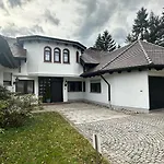 Appartamento Familienfreundliche 10 Min Zu Fuss Von Legoland Entfernt,80 M2 Stilvolle In Einer Mit Grossen Garten, Fuer Den Ersten Fruehstueck Gefuellten Kuehlschrank,whirlpool, Privaten Waldstueck Und Wunderschoener Terrasse Im Koetz, My Luxu