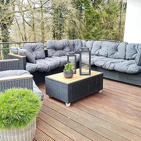 Familienfreundliche 10 Min Zu Fuss Von Legoland Entfernt,80 M2 Stilvolle In Einer Mit Grossen Garten, Fuer Den Ersten Fruehstueck Gefuellten Kuehlschrank,whirlpool, Privater Waldstueck Und Wunderschoener Terrasse Im Koetz, My Luxu Kleinkötz