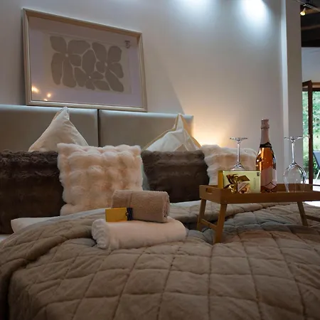 Lägenhet Familienfreundliche 10 Min Zu Fuss Von Legoland Entfernt,80 M2 Stilvolle In Einer Mit Grossen Garten, Fuer Den Ersten Fruehstueck Gefuellten Kuehlschrank,whirlpool, Privater Waldstueck Und Wunderschoener Terrasse Im Koetz, My Luxu Kleinkötz