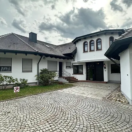 Lägenhet Familienfreundliche 10 Min Zu Fuss Von Legoland Entfernt,80 M2 Stilvolle In Einer Mit Grossen Garten, Fuer Den Ersten Fruehstueck Gefuellten Kuehlschrank,whirlpool, Privater Waldstueck Und Wunderschoener Terrasse Im Koetz, My Luxu Kleinkötz