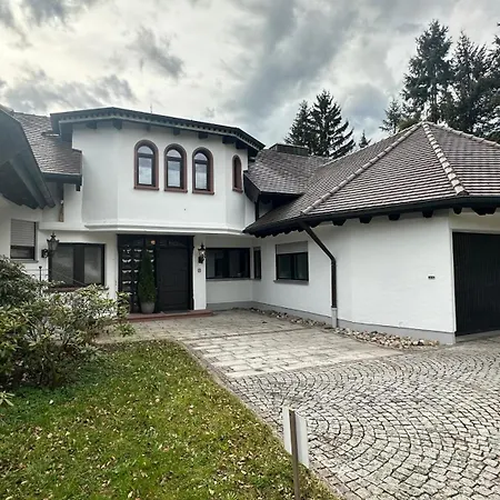 Lägenhet Familienfreundliche 10 Min Zu Fuss Von Legoland Entfernt,80 M2 Stilvolle In Einer Mit Grossen Garten, Fuer Den Ersten Fruehstueck Gefuellten Kuehlschrank,whirlpool, Privater Waldstueck Und Wunderschoener Terrasse Im Koetz, My Luxu