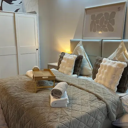 Appartamento Familienfreundliche 10 Min Zu Fuss Von Legoland Entfernt,80 M2 Stilvolle In Einer Mit Grossen Garten, Fuer Den Ersten Fruehstueck Gefuellten Kuehlschrank,whirlpool, Privater Waldstueck Und Wunderschoener Terrasse Im Koetz, My Luxu Kleinkötz