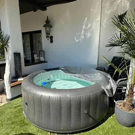 Familienfreundliche 10 Min Zu Fuss Von Legoland Entfernt,80 M2 Stilvolle In Einer Mit Grossen Garten, Fuer Den Ersten Fruehstueck Gefuellten Kuehlschrank,whirlpool, Privater Waldstueck Und Wunderschoener Terrasse Im Koetz, My Luxu Appartamento Kleinkötz